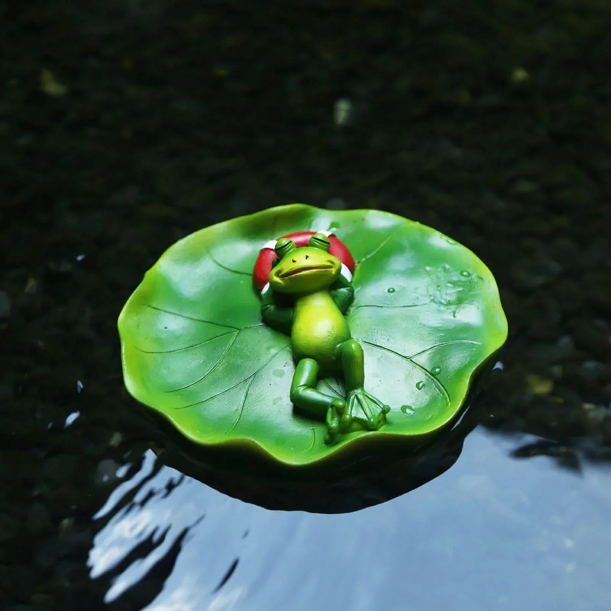 SimuLatitudeion Water Floating Frog Ornament Animals Figurine Garden Statue Crafts Decor DIY Pool Accessories for Tabletop Shelf Office